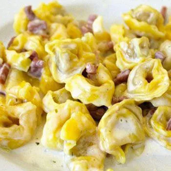 Tortelli di Verdura con Burrata di Bufala e Granella di Pistacchio