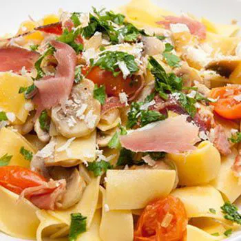 Paccheri con Gorgonzola, noci e pane aromatico