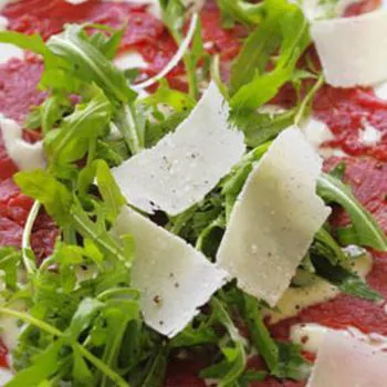 Carpaccio di manzo Olio, Limone, scaglie di  Grana e Tartufo 