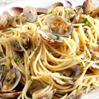 Spaghetti with clams