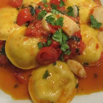 Seafood-flavored tortelli with scallops and cherry tomatoes.