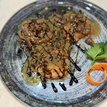 Escalope with mushrooms / white wine / lemon